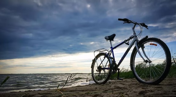 Rowerzysta w górach